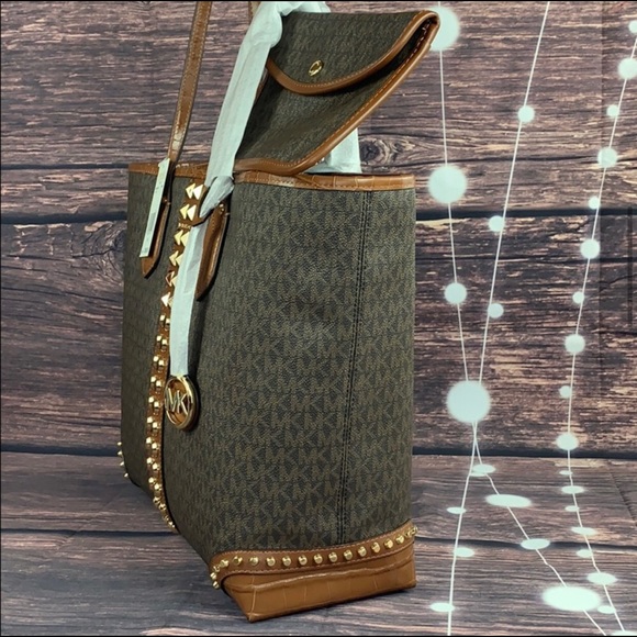 👜NEW MICHAEL KORS EVA STUDDED LARGE SIGNATURE PVC - Picture 7 of 10